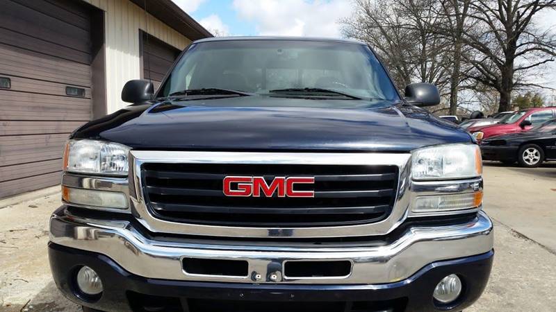 2005 GMC Sierra 1500 for sale at SPEEDY'S USED CARS INC. in Louisville IL