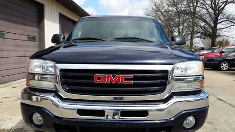 2005 GMC Sierra 1500 for sale at SPEEDY'S USED CARS INC. in Louisville IL