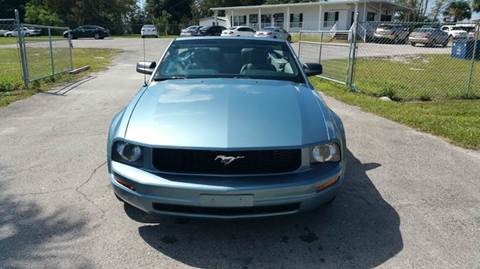 2006 Ford Mustang for sale at GOLDEN GATE AUTOMOTIVE,LLC in Zephyrhills FL
