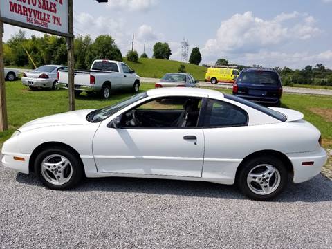 2004 Pontiac Sunfire for sale at CAR-MART AUTO SALES in Maryville TN